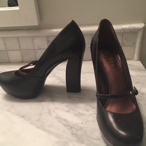 Chunky Guess Heels with strap